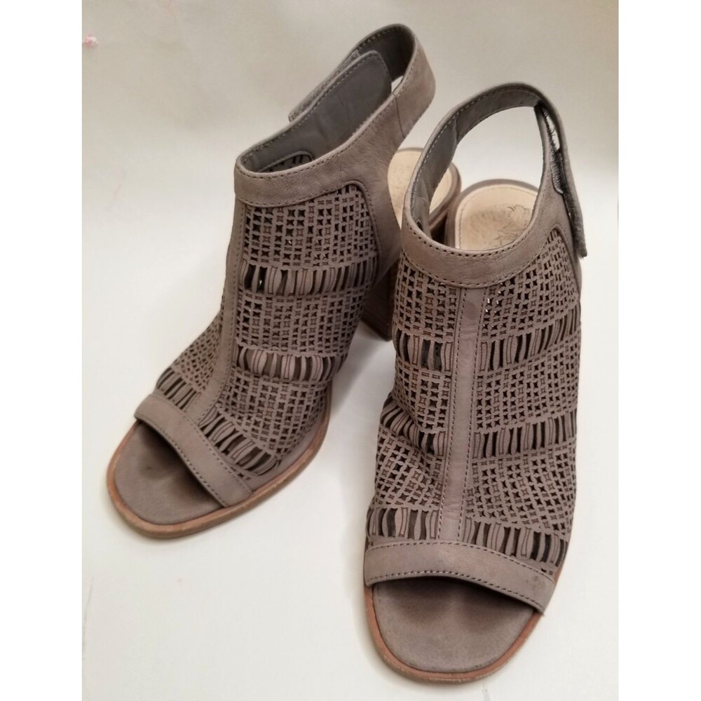 Vince Camuto 6M Ecru Leather Peep-toe Boho Cowgirl Vibes Chunk Heel Ankle Boots